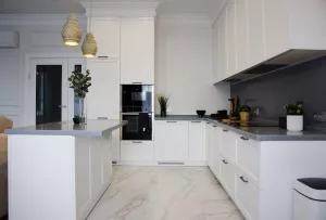 Кухня 483, с островом, белая